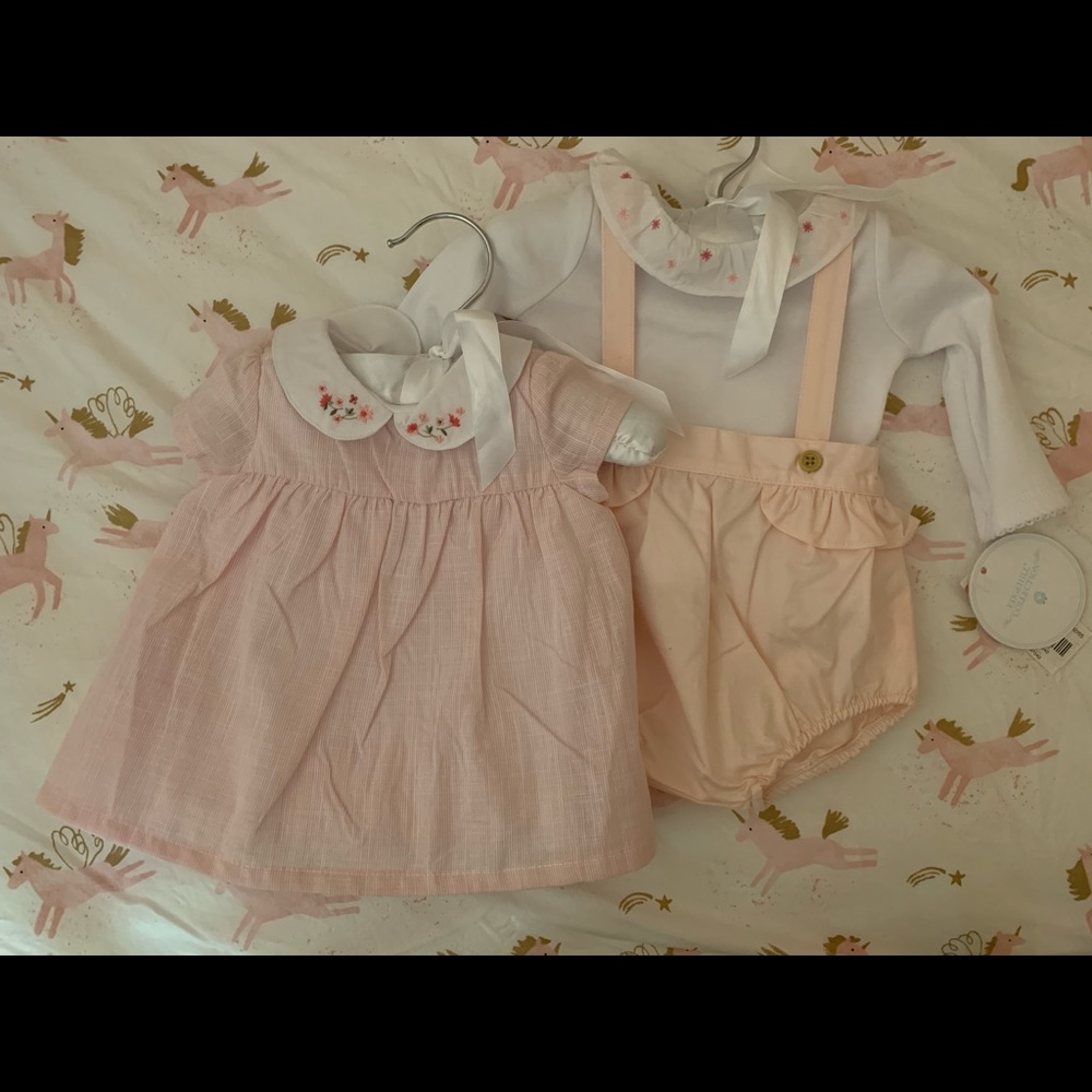 Bundle of 2 Edgehill baby outfits.